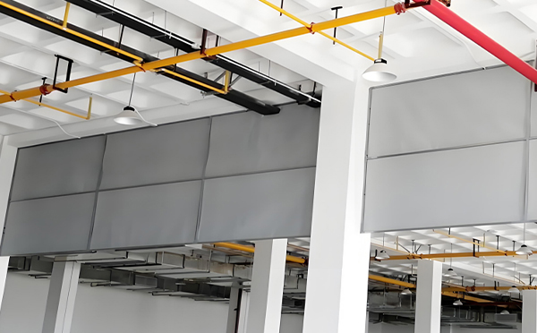 商场防烟分区常闭节点：挡烟垂壁高度与控制器接线图解