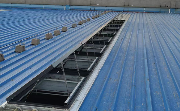 某城市大型商业综合体中庭排烟窗工程 某城市大型商业综合体中庭排烟窗工程