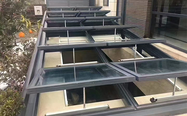 某轨道交通车辆维修车间排烟窗应用 某轨道交通车辆维修车间排烟窗应用