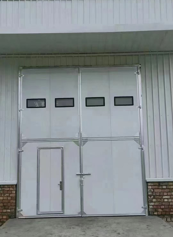 工业门在设备装配车间出入口的实施记录 工业门在设备装配车间出入口的实施记录