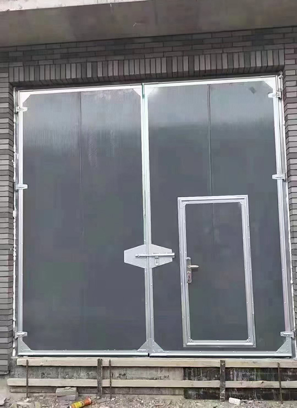 工业平开门在大型设备制造车间的应用实例 工业平开门在大型设备制造车间的应用实例